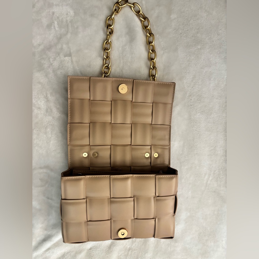 Elegant Tan Woven Chain Bag - Picture 2 of 5